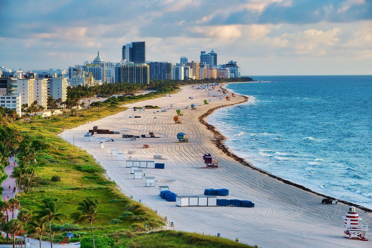 View of Miami Beach in Florida with white sand, turquoise water, and beachfront skyline, a popular destination for British expats.