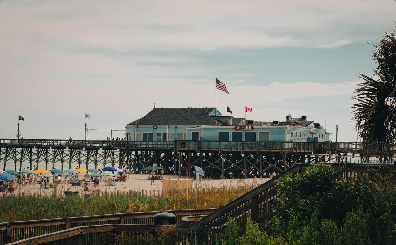 Myrtle Beach Pier overlooking the Atlantic Ocean, a popular coastal destination for British expats seeking a relaxed lifestyle in the US.