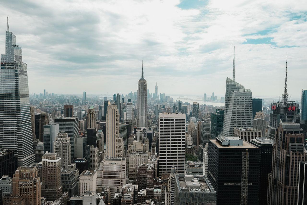 Panoramic view of the Manhattan skyline in New York City, a leading destination for British expats seeking career opportunities in the US.