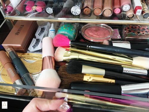 makeup organizer eyelashes falsies makeup brushes blush