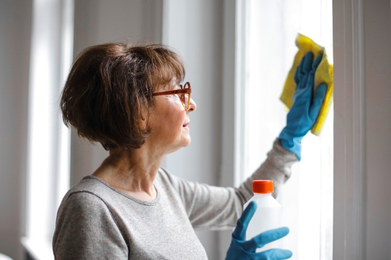 lady cleaning home windows