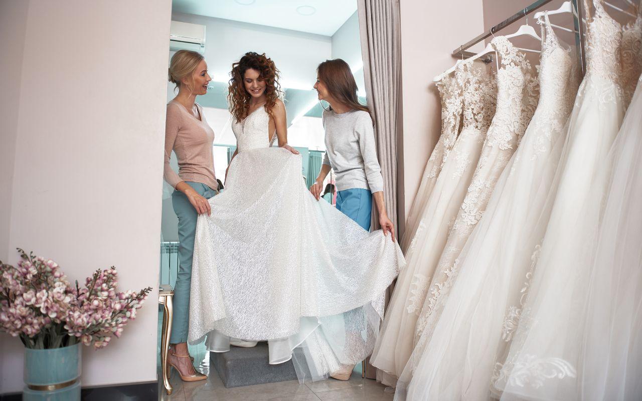 What To Expect From Your First Wedding Dress Appointment Alejandra's Life