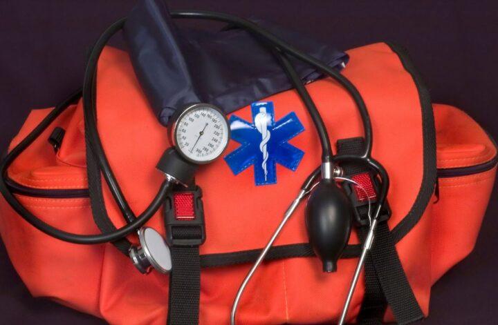 5 Reasons To Keep an EMS Kit in Your House