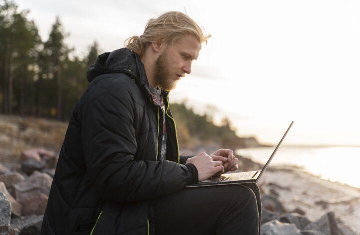 How to Become a Digital Nomad and Build a Successful Location-Independent Lifestyle