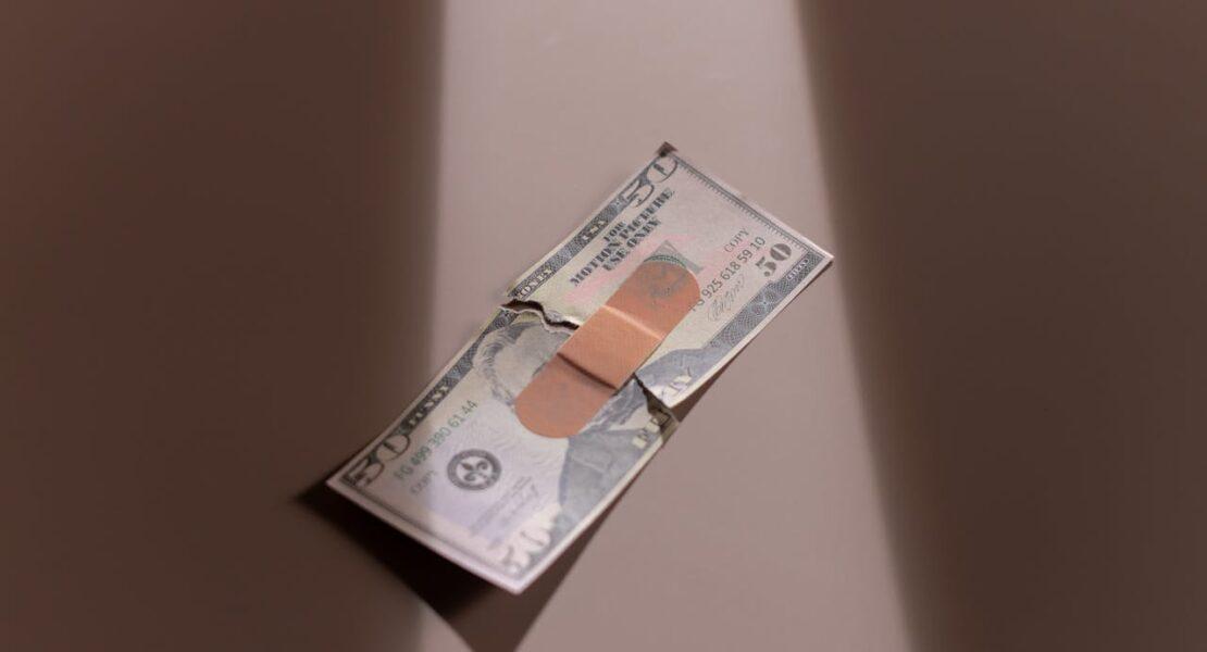 How to Deal With a Financial Emergency