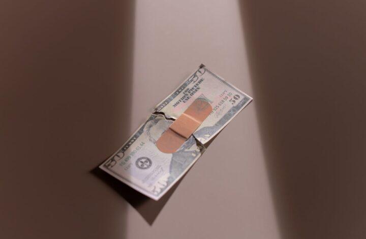 How to Deal With a Financial Emergency