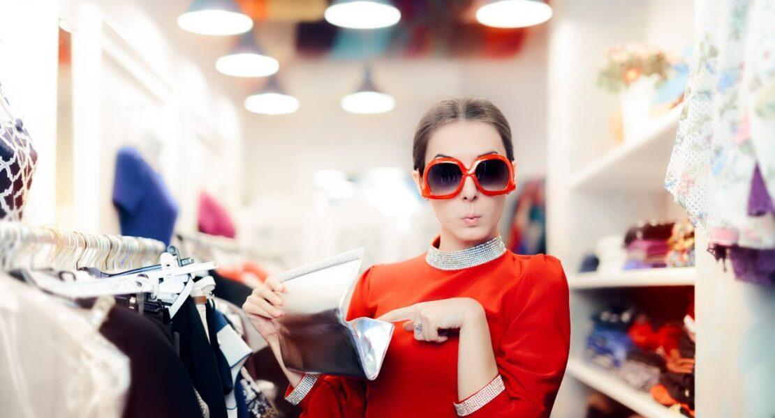 woman-clutch-clothing-image1