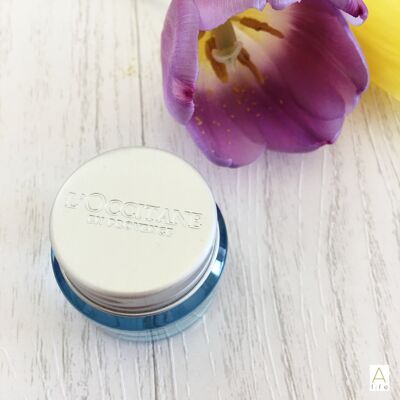 L'Occitanne Aqua Reotier Gel L'Occitanne Aqua Reotier Gel cream moisturizer hydration flower tulips white background